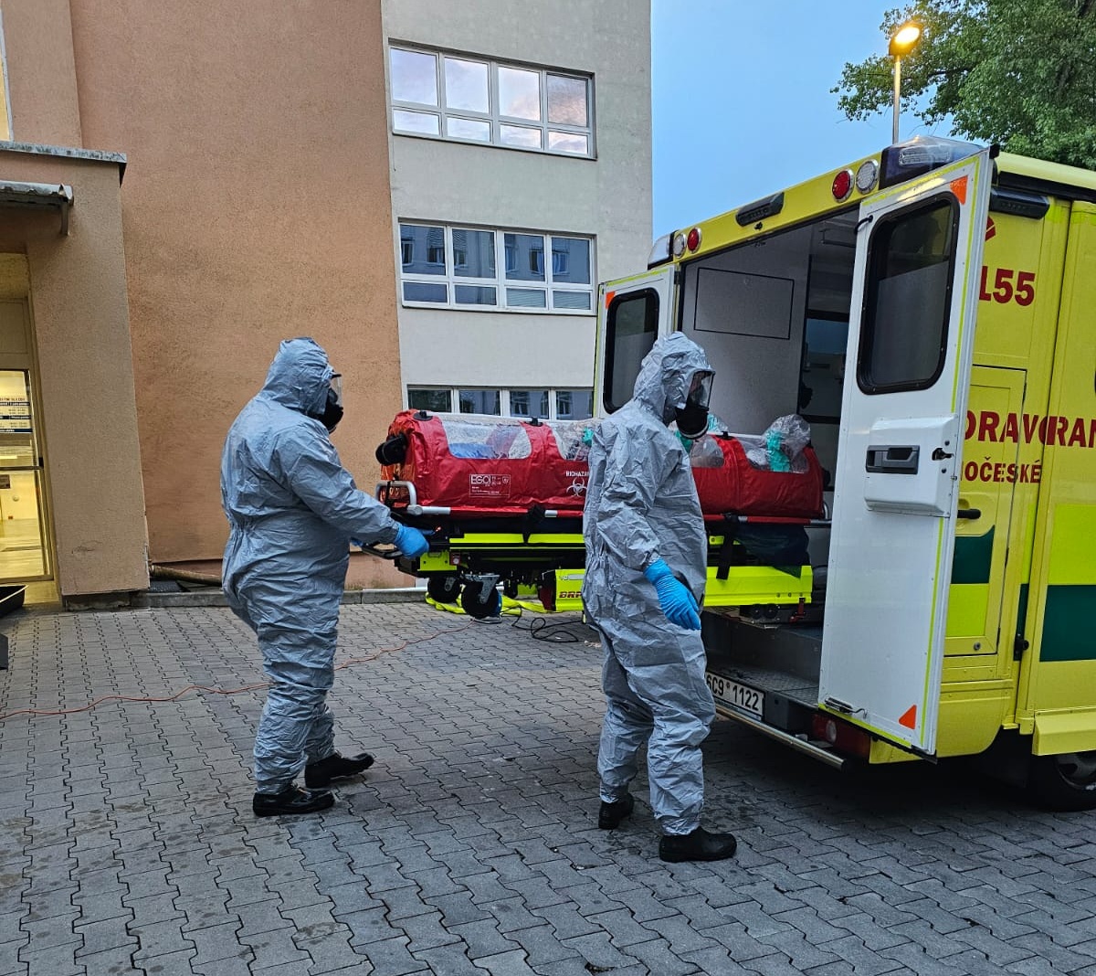 Biohazard tým ZZS JčK převážel pacienta s podezřením na VNN